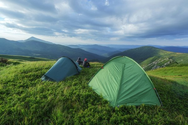 Comment choisir une tente pour un camping en région de haute altitude en printemps?