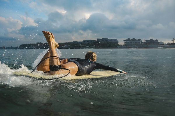 Où trouver les meilleures plages pour faire du surf à Bali, Indonésie?